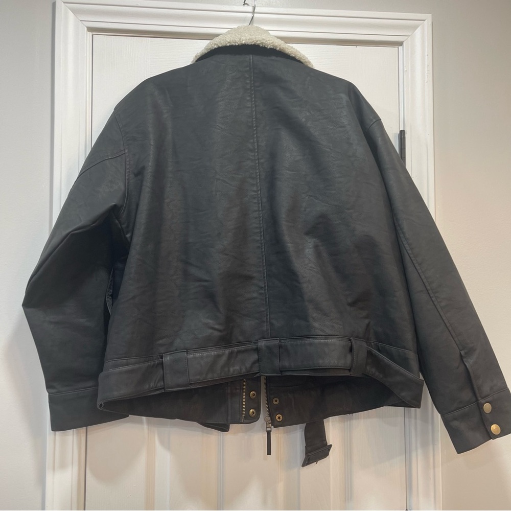 Universal Thread Black Pleather Bomber Jacket Nwot - image 2